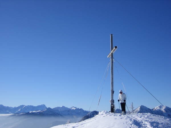 Jochberg im Winter: Gipfelkreuz
